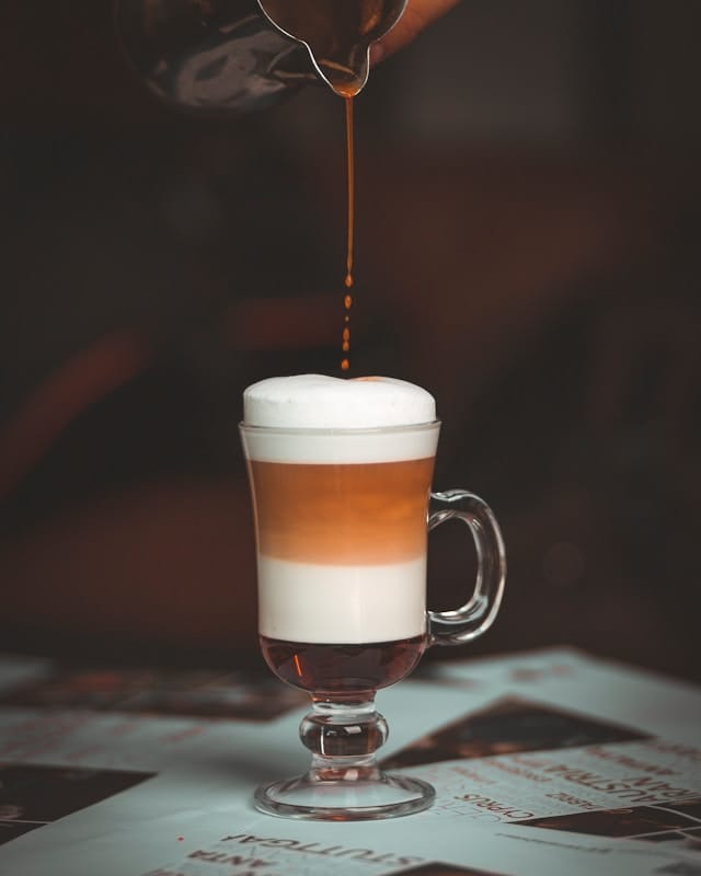 verschil tussen een latte macchiato en een koffie verkeerd